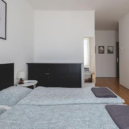부다페스트 Bright Downtown Balcony Retreat 아파트 외부 사진