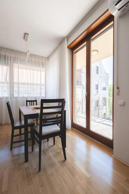 부다페스트 Bright Downtown Balcony Retreat 아파트 외부 사진