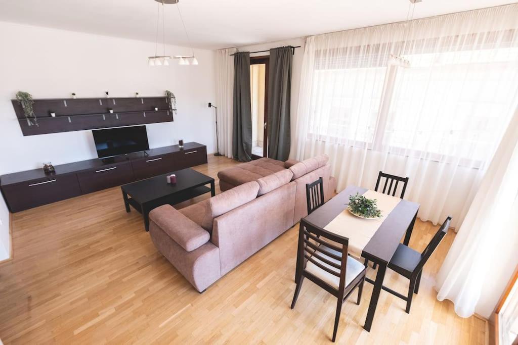 부다페스트 Bright Downtown Balcony Retreat 아파트 외부 사진