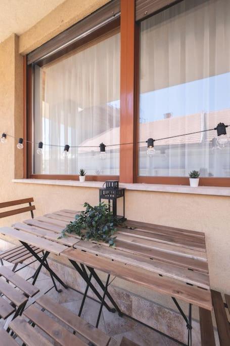 부다페스트 Bright Downtown Balcony Retreat 아파트 외부 사진