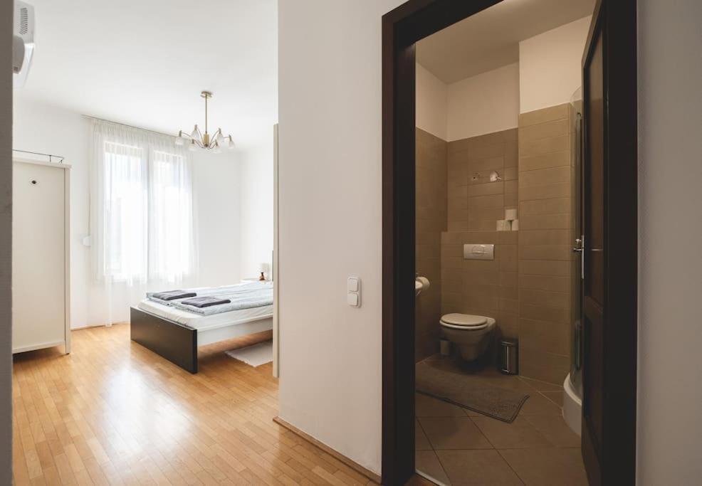 부다페스트 Bright Downtown Balcony Retreat 아파트 외부 사진