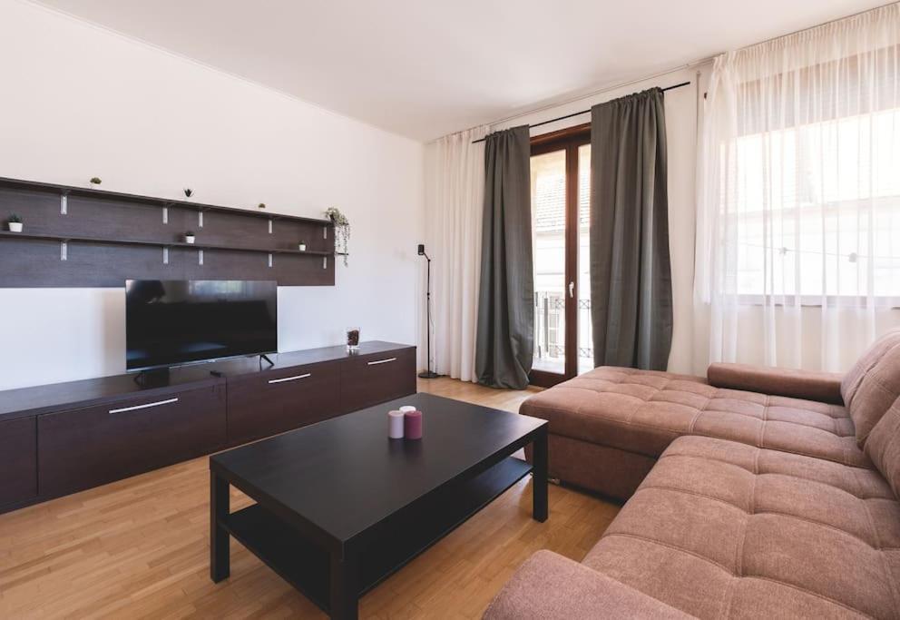 부다페스트 Bright Downtown Balcony Retreat 아파트 외부 사진