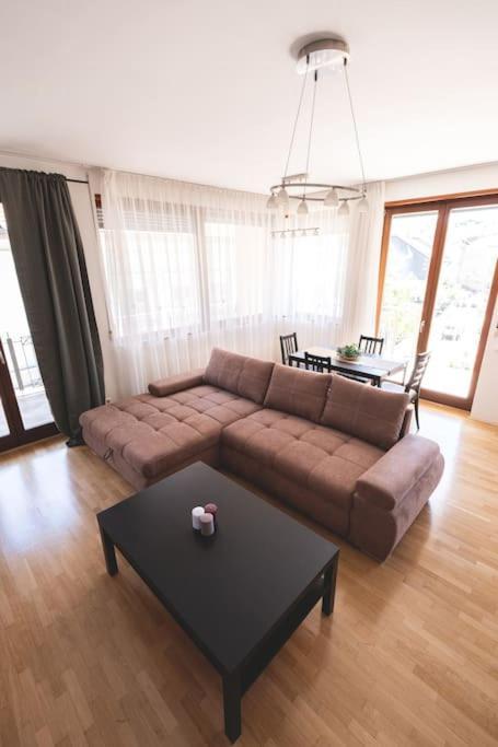 부다페스트 Bright Downtown Balcony Retreat 아파트 외부 사진