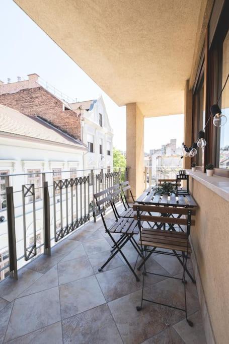 부다페스트 Bright Downtown Balcony Retreat 아파트 외부 사진